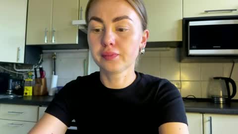 Snapshot of martaluna_ chatting on July 6, 2026, 4:09 pm Marta online show from July 6, 2026, 4:09 pm