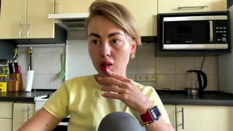 Snapshot of martaluna_ chatting on July 7, 2026, 7:34 am Marta online show from July 7, 2026, 7:34 am