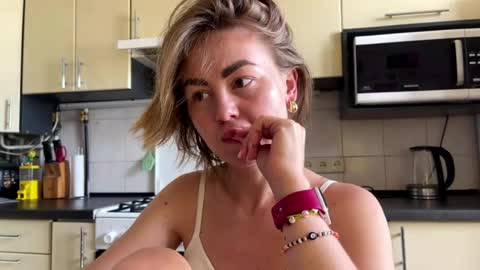 Snapshot of martaluna_ chatting on July 8, 2026, 7:02 am Marta online show from July 8, 2026, 7:02 am