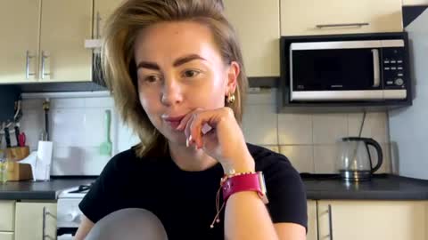 Snapshot of martaluna_ chatting on July 10, 2026, 10:40 am Marta online show from July 10, 2026, 10:40 am