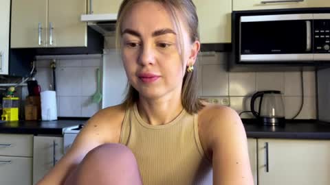 Snapshot of martaluna_ chatting on July 17, 2026, 12:01 pm Marta online show from July 17, 2026, 12:01 pm