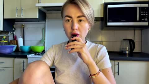 Snapshot of martaluna_ chatting on July 18, 2026, 11:47 am Marta online show from July 18, 2026, 11:47 am