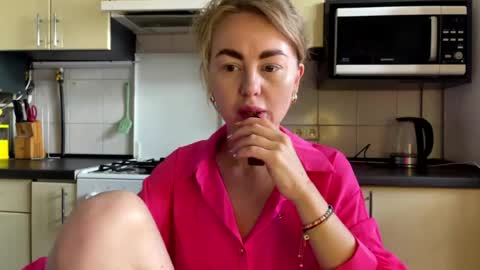 Snapshot of martaluna_ chatting on July 23, 2026, 10:24 am Marta online show from July 23, 2026, 10:24 am