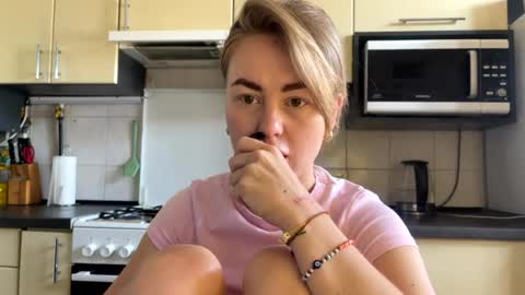 Snapshot of martaluna_ chatting on July 26, 2026, 7:37 am Marta online show from July 26, 2026, 7:37 am