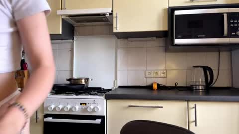 Snapshot of martaluna_ chatting on July 27, 2026, 7:37 am Marta online show from July 27, 2026, 7:37 am