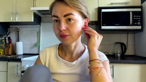 Snapshot of martaluna_ chatting on July 31, 2026, 9:19 am Marta online show from July 31, 2026, 9:19 am