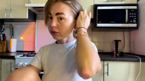 Snapshot of martaluna_ chatting on August 3, 2026, 8:24 am Marta online show from August 3, 2026, 8:24 am