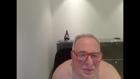 martin_1947 online show from December 22, 2024, 9:53 pm