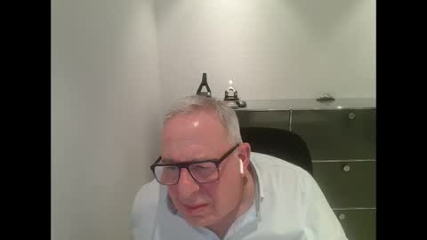 Snapshot of martin_1947 chatting on February 16, 2025, 8:22 pm martin_1947 online show from February 16, 2025, 8:22 pm