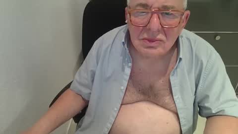 Snapshot of martin_1947 chatting on October 25, 2025, 8:03 pm martin_1947 online show from October 25, 2025, 8:03 pm