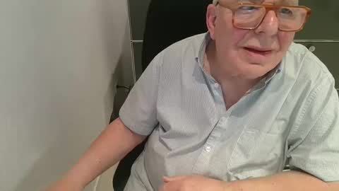 Snapshot of martin_1947 chatting on December 20, 2025, 7:54 pm martin_1947 online show from December 20, 2025, 7:54 pm