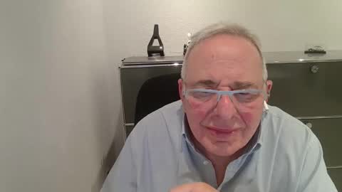 Snapshot of martin_1947 chatting on April 1, 2026, 11:02 pm martin_1947 online show from April 1, 2026, 11:02 pm