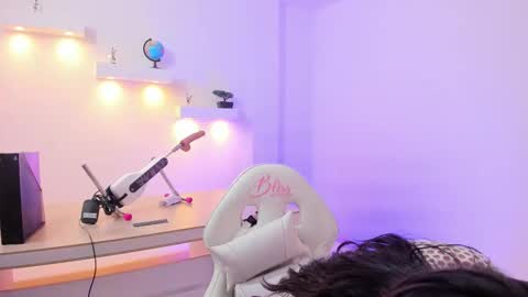 Snapshot of martina_foxy_ chatting on October 18, 2025, 12:50 pm MARTINA online show from October 18, 2025, 12:50 pm