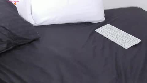 Snapshot of martina_jackson_ chatting on May 21, 2026, 9:33 pm Laura online show from May 21, 2026, 9:33 pm