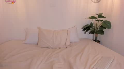 Snapshot of martina_jackson_ chatting on June 1, 2026, 11:06 pm Laura online show from June 1, 2026, 11:06 pm