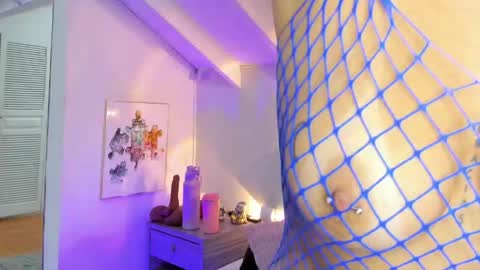 martina mIIler online show from April 29, 2026, 12:31 pm
