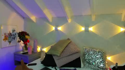 martina mIIler online show from May 3, 2026, 1:06 pm
