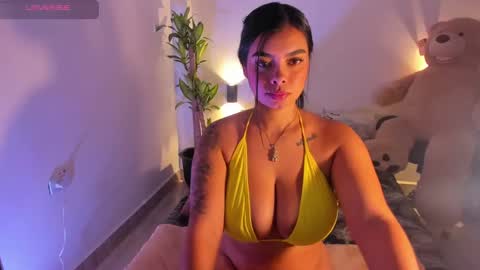 Snapshot of martinabianchi chatting on December 10, 2024, 1:11 pm martina Bianchi online show from December 10, 2024, 1:11 pm