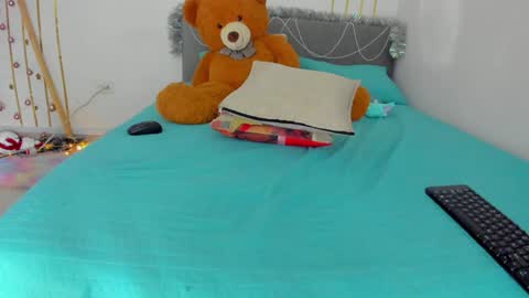 Snapshot of martinarossi chatting on December 3, 2024, 11:13 pm ... ... online show from December 3, 2024, 11:13 pm