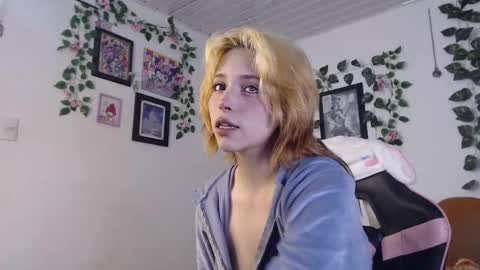 Snapshot of mary_janness chatting on January 17, 2025, 1:47 am 100 online show from January 17, 2025, 1:47 am