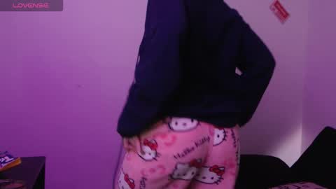 Snapshot of mary_janness chatting on October 24, 2025, 7:54 pm 100 online show from October 24, 2025, 7:54 pm