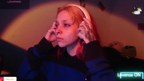 Snapshot of mary_janness chatting on December 3, 2025, 10:13 am 100 online show from December 3, 2025, 10:13 am