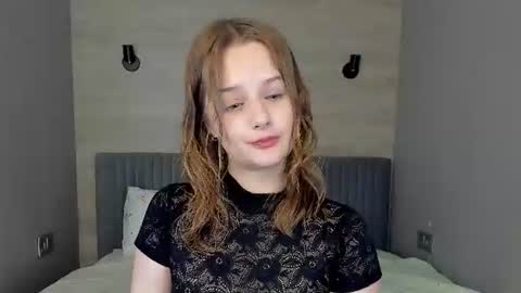 mary_phoenix online show from June 14, 2026, 9:06 pm