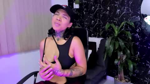 Snapshot of mary_rabbit chatting on October 22, 2025, 3:07 am M A R Y online show from October 22, 2025, 3:07 am