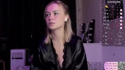 Snapshot of mary_romance chatting on June 27, 2026, 11:54 pm Mary online show from June 27, 2026, 11:54 pm