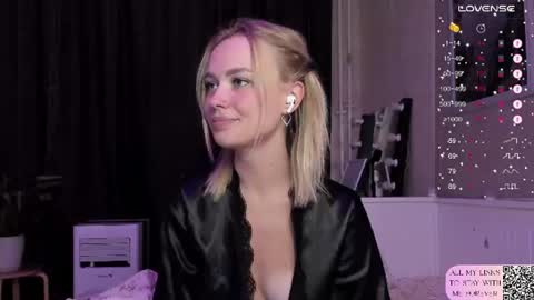 Snapshot of mary_romance chatting on July 22, 2026, 9:17 pm Mary online show from July 22, 2026, 9:17 pm