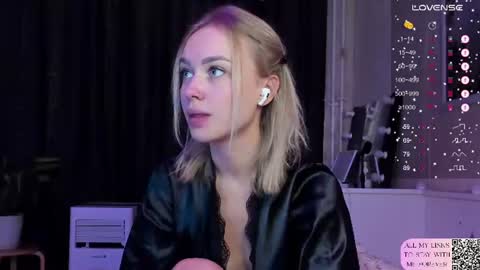 Snapshot of mary_romance chatting on July 23, 2026, 9:02 pm Mary online show from July 23, 2026, 9:02 pm