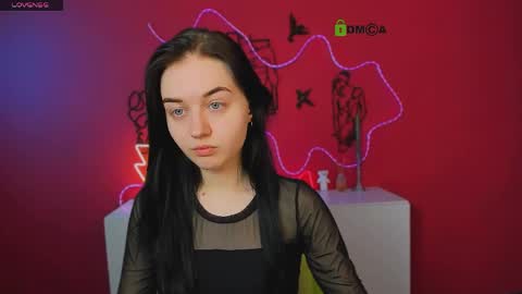 mary skiny online show from April 19, 2026, 5:18 am