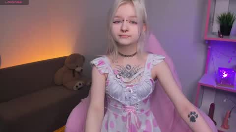 Snapshot of mary_wester chatting on May 9, 2026, 1:00 am Mary online show from May 9, 2026, 1:00 am