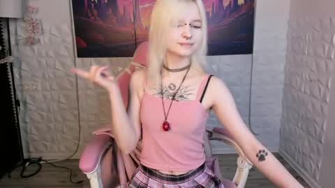 Snapshot of mary_wester chatting on June 7, 2026, 7:23 am Mary online show from June 7, 2026, 7:23 am