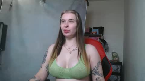 Snapshot of maryh0tlove chatting on May 8, 2026, 9:25 am maryh0tlove online show from May 8, 2026, 9:25 am