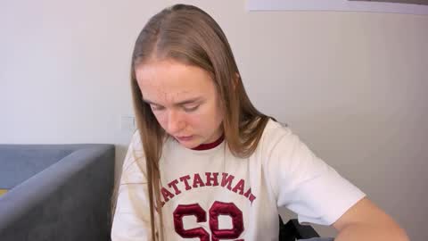 Snapshot of marylee_21 chatting on November 5, 2025, 9:20 am Mari online show from November 5, 2025, 9:20 am