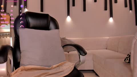 Snapshot of marylewis_ chatting on January 21, 2025, 6:23 pm Mary online show from January 21, 2025, 6:23 pm