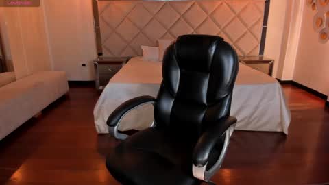 Snapshot of marylewis_ chatting on January 24, 2025, 11:59 am Mary online show from January 24, 2025, 11:59 am