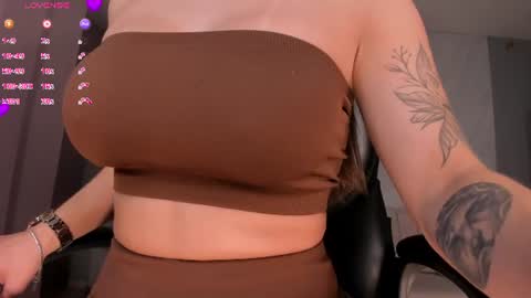 Snapshot of marylewis_ chatting on June 17, 2026, 11:34 am Mary online show from June 17, 2026, 11:34 am