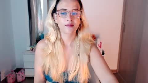 Snapshot of maryline_w chatting on November 15, 2025, 2:57 pm maryline online show from November 15, 2025, 2:57 pm