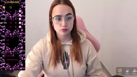 Dulce Maria online show from March 4, 2025, 3:44 am