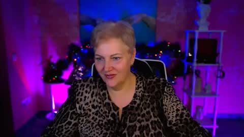 Snapshot of marymogan chatting on December 18, 2025, 1:17 pm marymogan online show from December 18, 2025, 1:17 pm