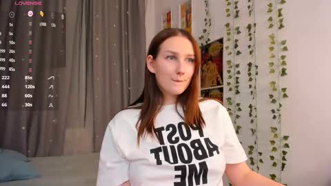 Snapshot of marywaddell chatting on December 18, 2025, 4:29 am Mary online show from December 18, 2025, 4:29 am