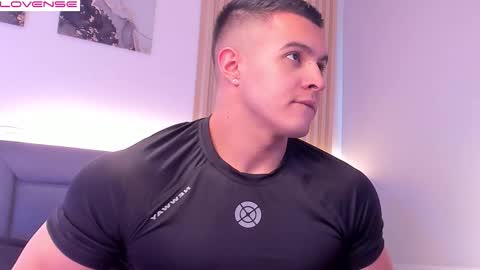 Snapshot of mason_bennet chatting on December 4, 2025, 7:55 pm Mason Bennet online show from December 4, 2025, 7:55 pm