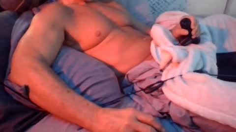 Snapshot of massageartist chatting on July 18, 2026, 1:04 pm HappyZending online show from July 18, 2026, 1:04 pm