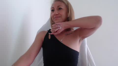 massiel ferreti online show from May 3, 2026, 9:32 pm
