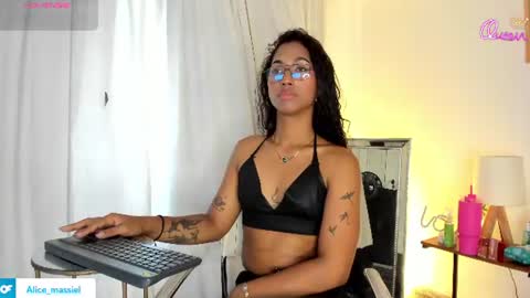 massielhot online show from July 6, 2026, 6:32 pm