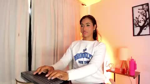 massielhot online show from July 7, 2026, 6:45 pm