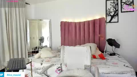 massielhot online show from July 11, 2026, 6:54 pm