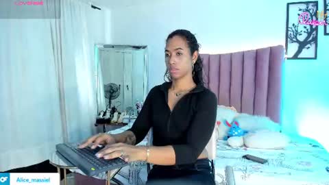massielhot online show from July 13, 2026, 8:00 pm